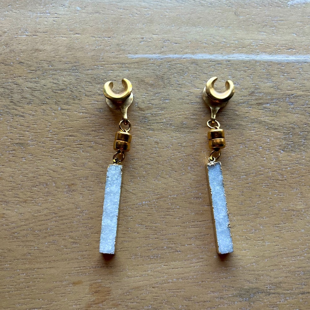 Druzy stone earrings with Magnetic Brass Saddle & Spiral Hangers
10mm-00G Saddle